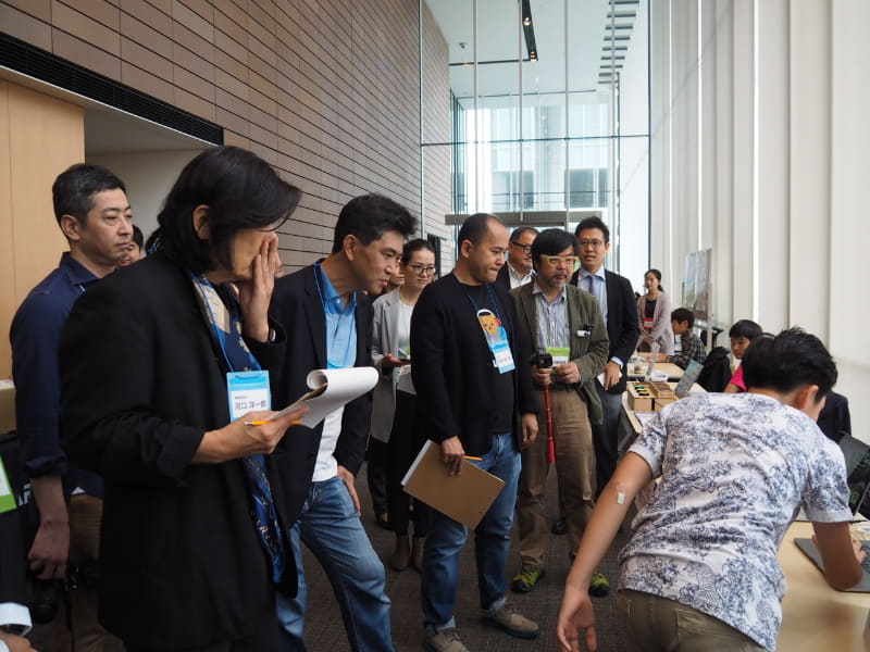 審査委員による審査風景