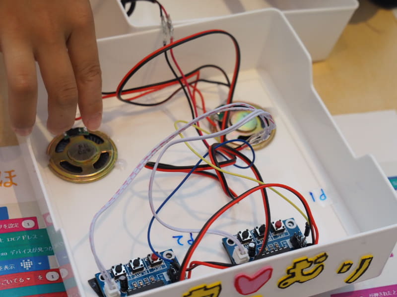 夏の暑い日でも、外に出ることなく温度や湿度を測って知らせてくれる