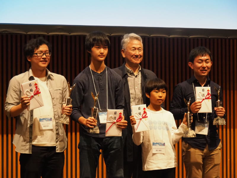 U-22プログラミング・コンテスト2019で最高賞である経済産業大臣賞を受賞した4名