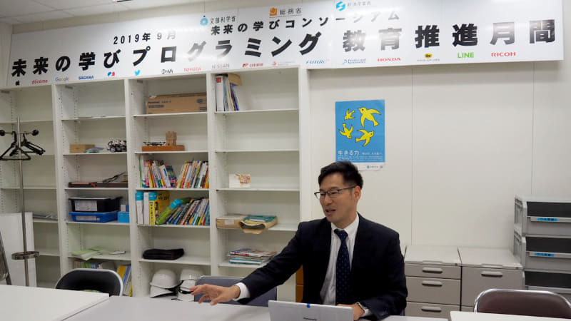 Apple Japan、NTTドコモ、グーグル、Twitter Japan、ディー・エヌ・エー、フューチャー、ライブリッツ、Preferred Networks、LINE、リコージャパンといった情報通信業にとどまらず、運送業から佐川急便、日本郵便、ヤマトホールディングス、建設業から積水ハウス、製造業からトヨタ自動車、日産自動車、ひろしま自動車産学官連携推進会議、本田技研工業と、多様な業種の企業・組織がプログラミング教育推進月間（みらプロ）に協力している