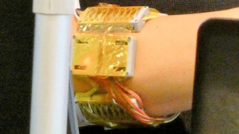 発表する際もCaradocシリーズを装着し、プレゼンのスライドを操作していた迫田さん