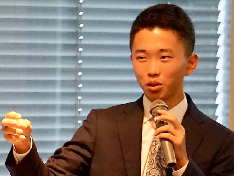 渡部晃久さんは、このプロダクトのために線形代数を独学で学ぶなど、高度な知識の習得にも努力した