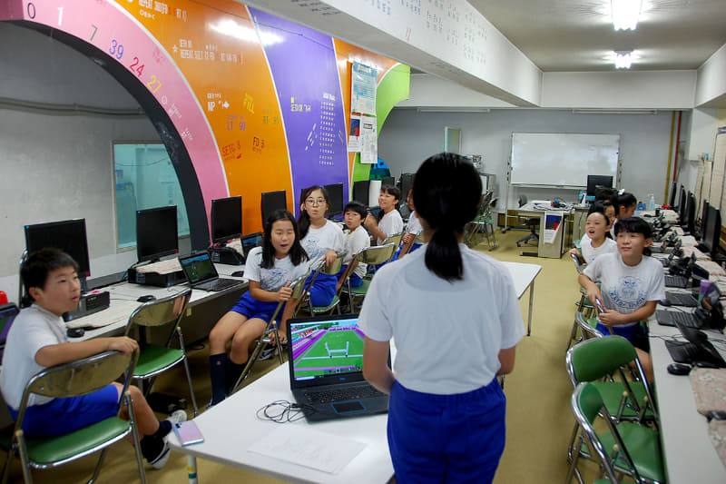 リーダーを中心に、自然とチームメンバーが教え合う環境を作ったという（写真提供：中原教諭）