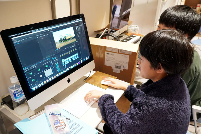 取材当日も子どもたちがAdobe Premiere Proで熱心に動画編集をしている姿が見られた