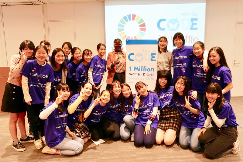 帰り際にJamme氏を囲んで。皆打ち解けて晴れやかな表情なのが印象的