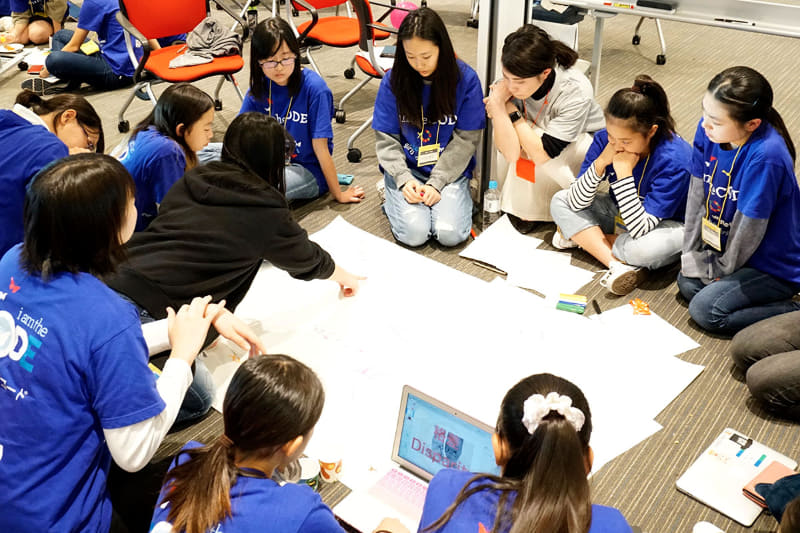 積極的に意見交換をする参加者たち