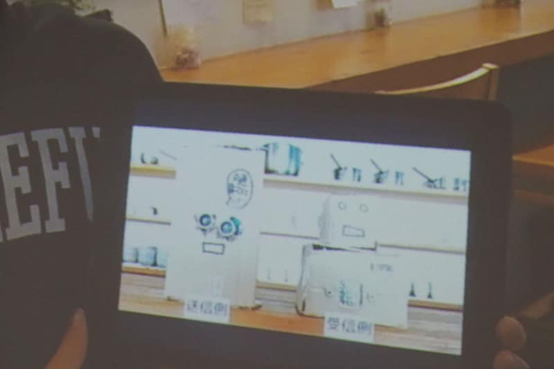 「ブザーロボット」は、音と光で知らせることで、目の悪い人でも、耳の悪い人でも車に気がつくことができる