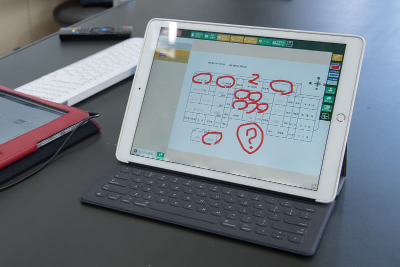 授業が行われている第１理科室に2つ、各教室に1つ、「？」の秘密の場所に1つの、計12個のセンサーが校舎内に仕掛けられている（右図は岩田教諭の資料を基に編集部で作成）