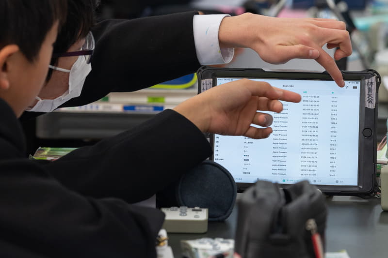 生徒は、日時ごと、場所ごとなどソートをかけながら、どのような基準でデータを比較するのがよいか考える