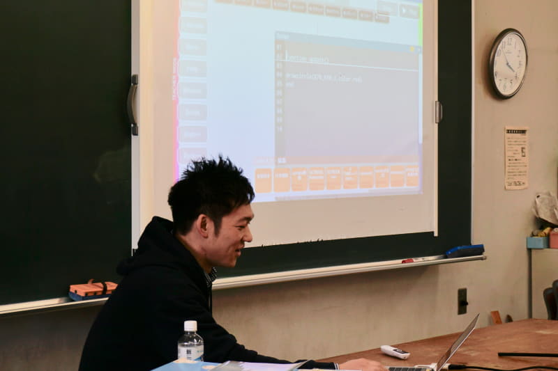 企業のエンジニアと子どもたちが直接関わる場はお互いにとっていい刺激になるはずだ