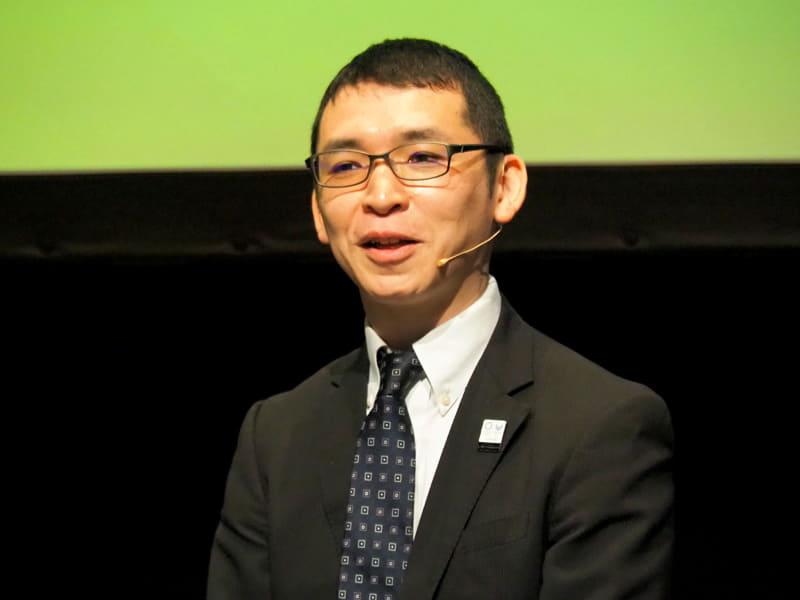 写真左から、GIGAスクールパックの教育プラットフォームについて説明する、NTTコミュニケーションズ株式会社 代表取締役常務取締役 菅原英宗氏とスマートエデュケーション推進室 担当課長 稲田友氏