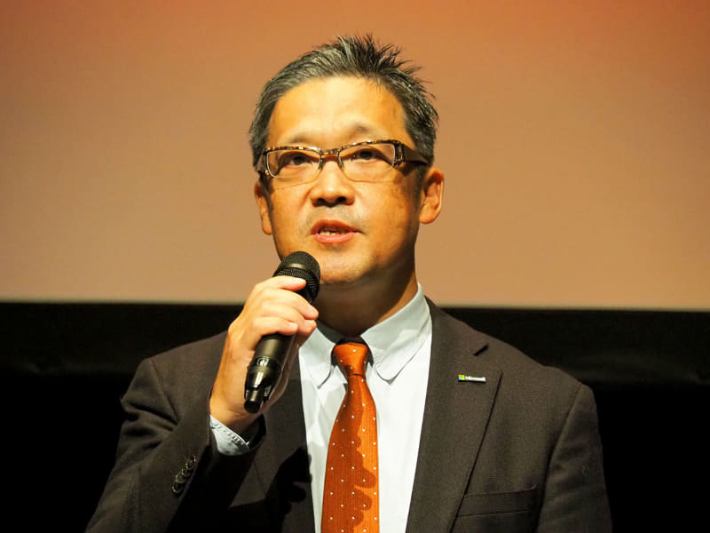 このようなパッケージの発表会ということもあり、記者会見にはグーグル合同会社 アジア太平洋地域 マーケティング統括部長のスチュアート・ミラー氏（写真左）と日本マイクロソフト株式会社 執行役員 コンシューマー＆デバイス事業本部 デバイスパートナー営業統括本部長の梅田成二氏（写真右）も揃って登壇