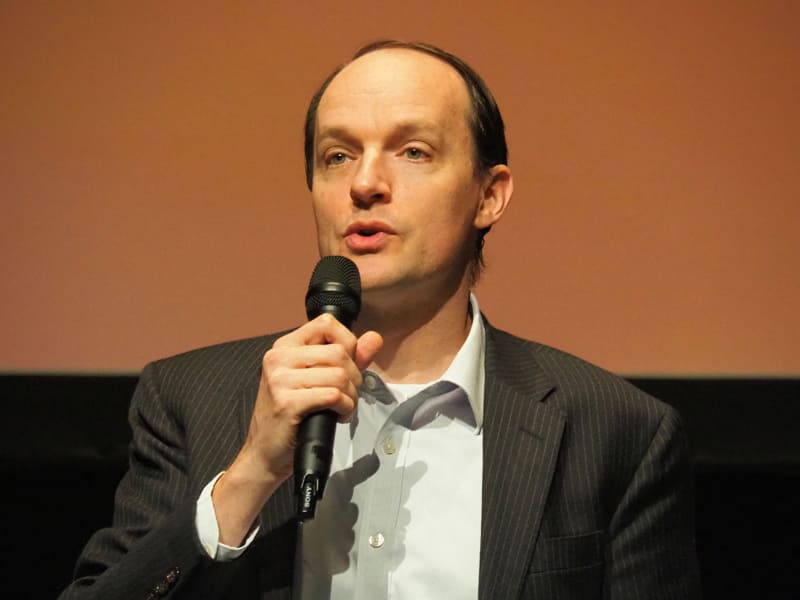 このようなパッケージの発表会ということもあり、記者会見にはグーグル合同会社 アジア太平洋地域 マーケティング統括部長のスチュアート・ミラー氏（写真左）と日本マイクロソフト株式会社 執行役員 コンシューマー＆デバイス事業本部 デバイスパートナー営業統括本部長の梅田成二氏（写真右）も揃って登壇