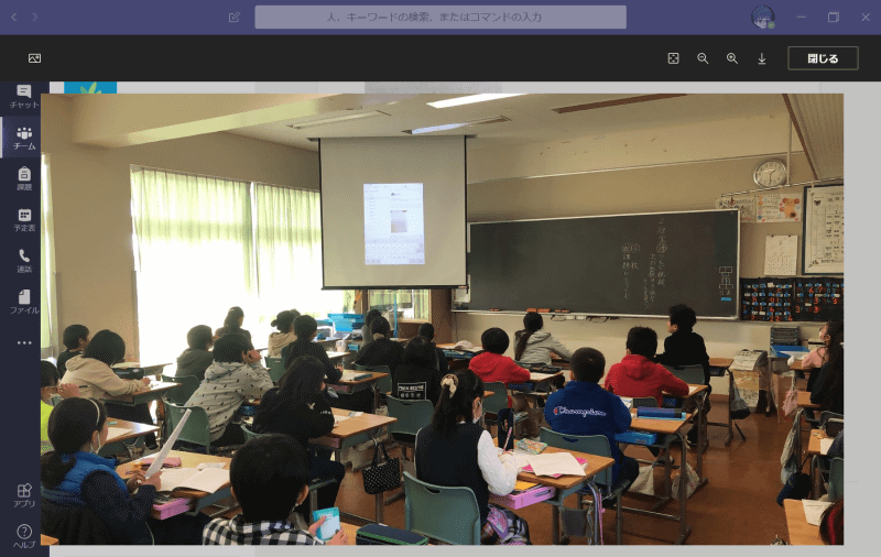 全校一斉にライブ中継でTeamsの使い方を説明しているところ（小池教諭提供）