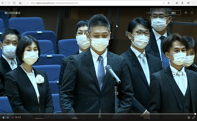 教員が卒業生に向けて、児童自らがまとめた6年間の思い出などを次々に語りかける