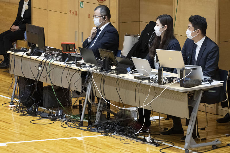 支援には配信用端末としてSurface Bookの貸出も含まれるが、当日は同校所有の端末を利用したという