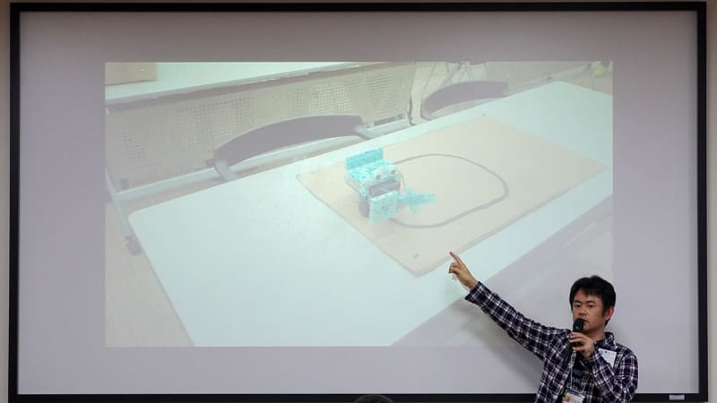 CoderDojoの理念に則り、カリキュラムは特に用意せず、子どもたちが作りたいものを作るスタイルだ