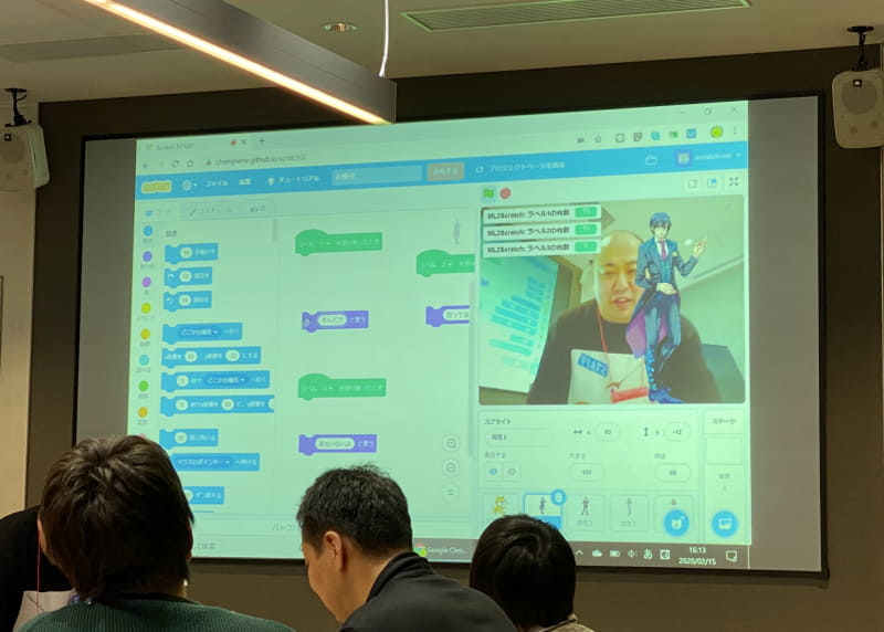安藤教諭が顔を近づけるけど、AIが認識しキャラクターが「安藤さん」と呼ぶ簡単なプログラム（キャラクターは漫画家のつばささんが作成）