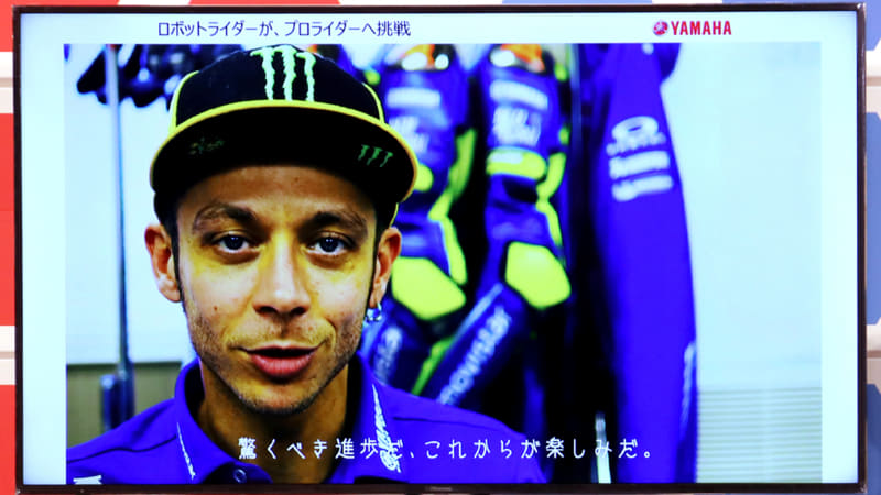 ライダーのバレンティーノ・ロッシ氏とのラップタイムバトルに挑戦