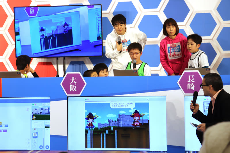 他の選手のプログラムにも興味津々で、解説をかぶりつきで聞いていた