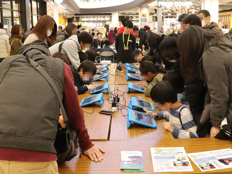 「Minecraft Hour of Code」を始め、「KOOV」や「Ai.R-Cord」などさまざまなプログラミング体験を実施