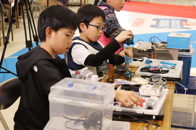 第1戦・第2戦が行なわれている間に、ロボットの組み立てに着手