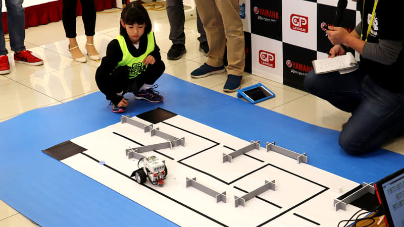 本戦ではどのチームも苦戦、コースを外れるチームが続出した