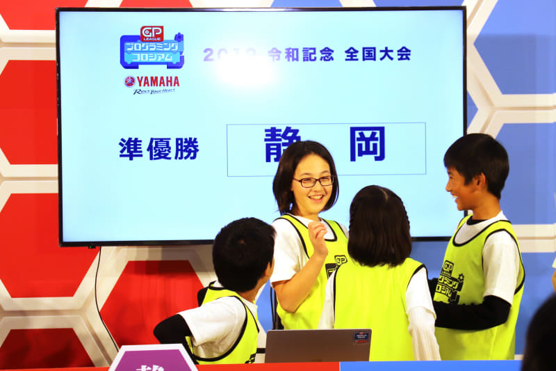 準優勝の静岡代表は、団体戦で素晴らしい追い上げで大阪代表を逆転