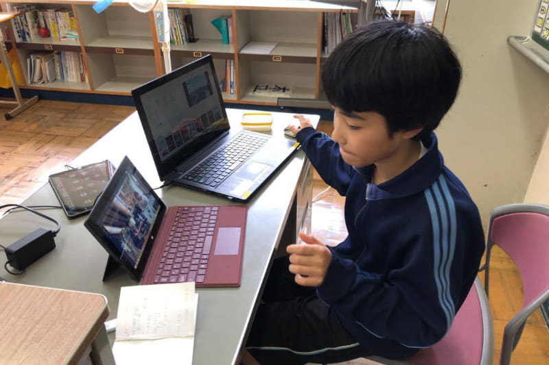 教育版マインクラフトで那須町と共同制作に取り組んだ際には、子どもたちがリアルタイムでコミュニケーションできる環境を構築。会ったこともない子どもたち同士、マインクラフトを通して積極的に会話を重ねながら制作に取り組めたという