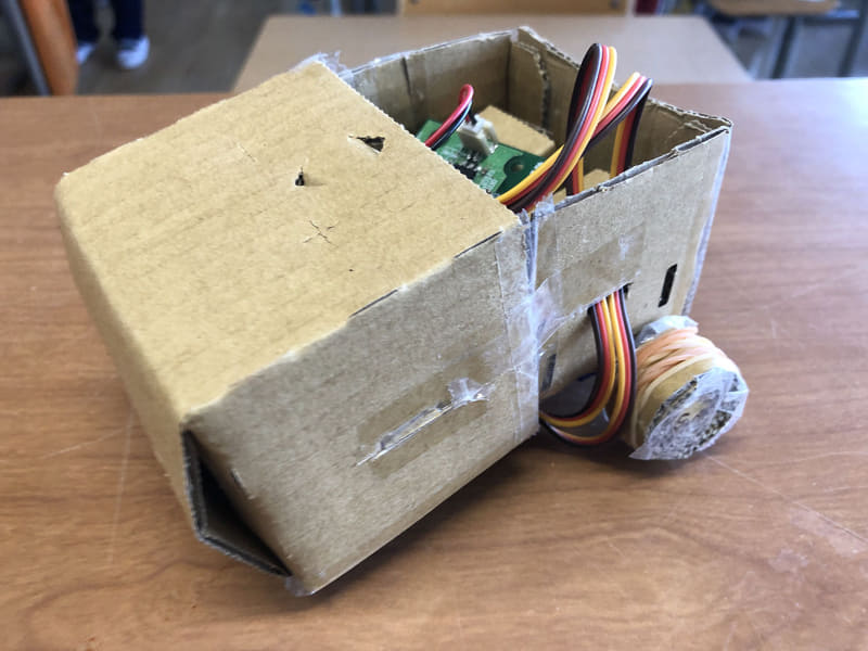 「embot」を活用し、段差を上る車椅子を考案した子どもたちの作品