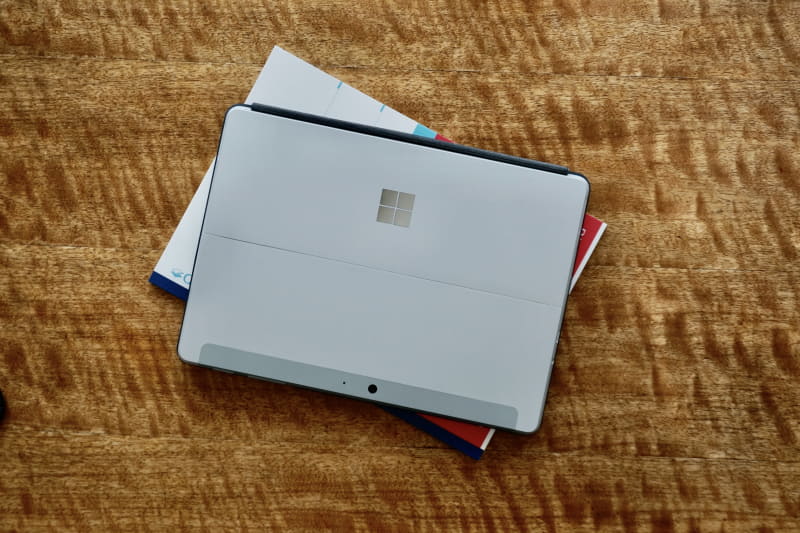 今回使用したSurface Go 2は、B5のノートとぴったり重なるサイズ