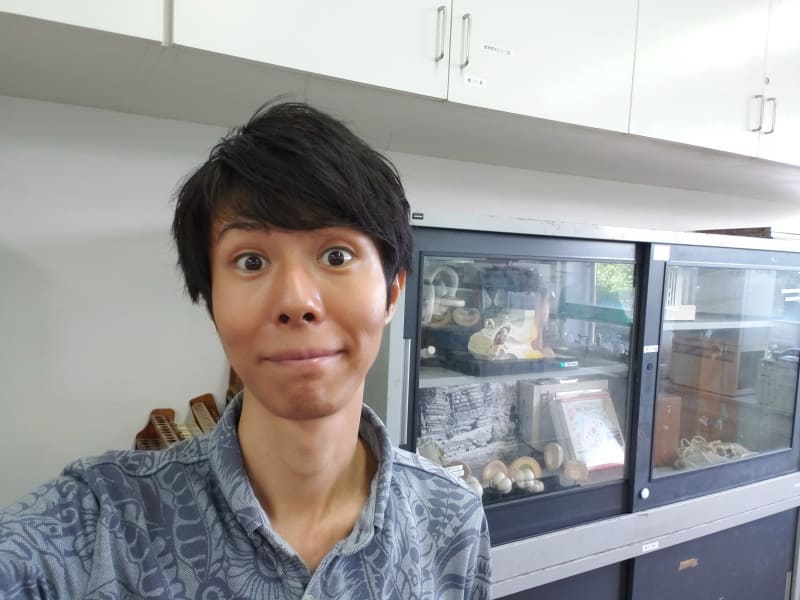 沖縄県立本部高等学校 津嘉山翔教諭。プログラミングは独学で習得