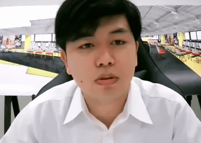 クラーク記念国際高等学校 eスポーツコース責任者の笹原圭一郎 教諭。同校のeスポーツコースは午前中に通常の高校と同じように教科の授業を受け、午後にeスポーツに関する科目を学ぶ