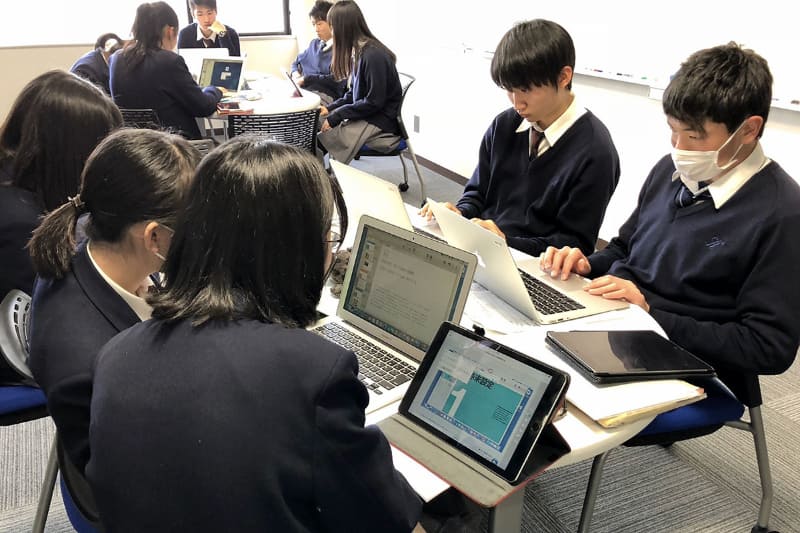iPadを活用した新しい教育と、大学入試に必要な既存の教育をどのように進めていくか。近大附属高校だけでなく、多くの学校が抱える課題でもある