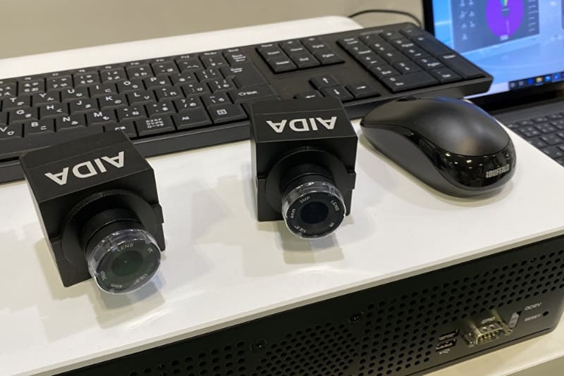 「IBASE AI教育プラットフォーム」（IBASE Technology Inc.）。落ち着く、悲しい、怒る、うんざり、といった感情認識や、手を挙げる、読む、書くなどの動作認識、注意散漫、集中などの生体認識をリアルタイムで数値化する