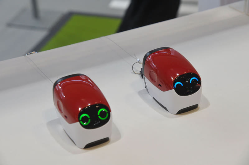 ランドセルに装着するミニロボット端末ropot