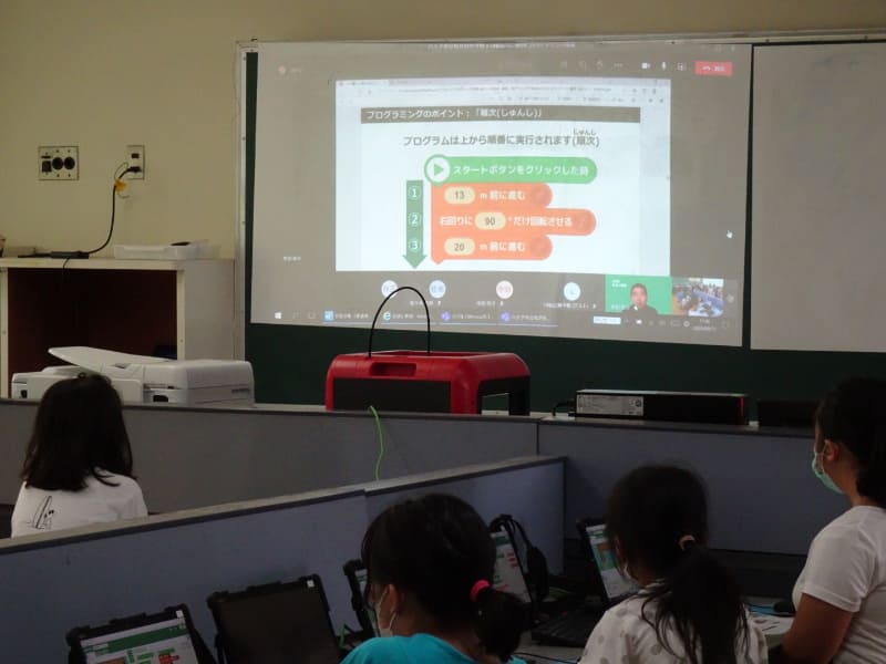 一通りプログラミングを経験したあとで「順次」について講師が解説