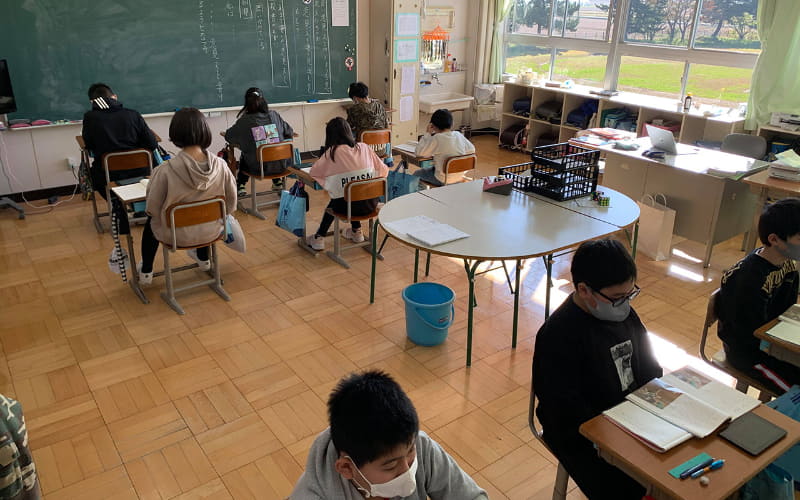 つがる市立育成小学校、複式学級の様子