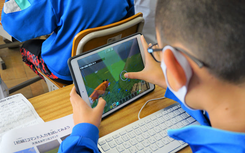 「/summon fox」のコマンドでキツネを呼び出した