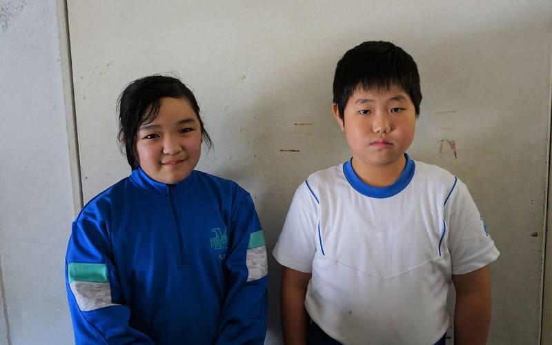 写真左より）大川 璃子さんと田中 雄万さん。2人ともiPadのマインクラフトは経験者