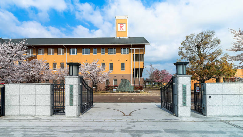 立命館守山中学校・高等学校（滋賀県守山市）。生徒・教師合わせて1600台のiPadが稼働