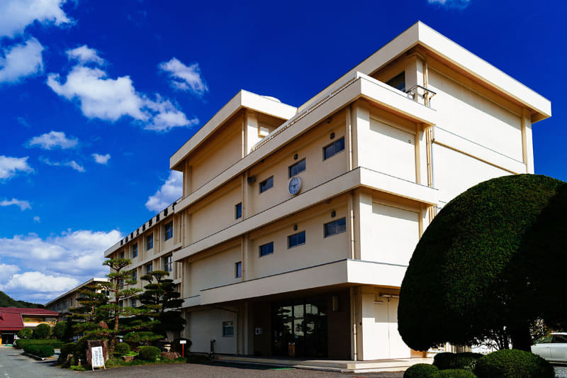 林野高校では2017年度の新入生から1人1台を実施、3学年あわせて現在は約360台のChromebookが稼働している