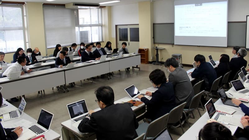 職員会議の資料は事前に共有し、全教員がChromebookを持参