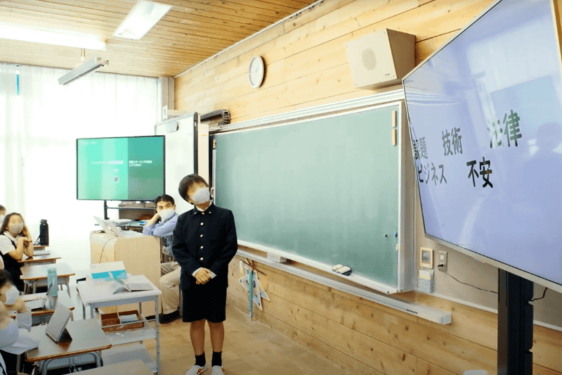 子どもたちが授業で教えることを経験し、学びの概念を変えていく