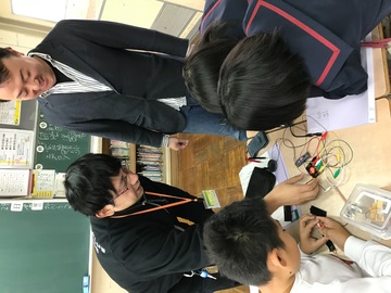 現役のエンジニアが作りこみを楽しむ子どもたちをサポート