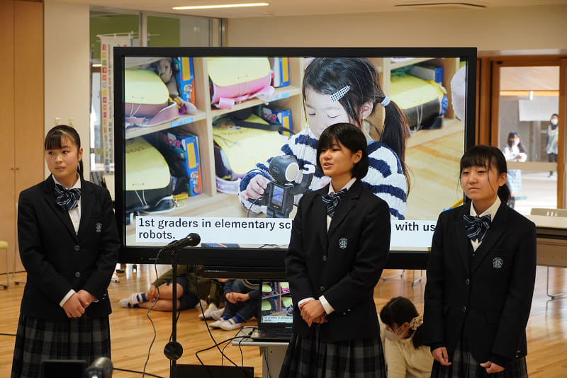 トップバッターを務めた中学3年生。学校の説明やICT教育全般について紹介