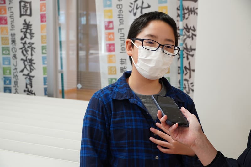 交流を終えて、子どもたちからは、「英語を話すだけじゃなくて、外国人とコミュニケーションができようにならなければ」「パソコンを使っていろんなコミュニケーションが取れることが大切」といった感想が聞かれた。短い時間であったが、世界企業のエグゼクティブとの交流は子どもたちを大いに刺激し、さまざまな気づきを与えていたようだ