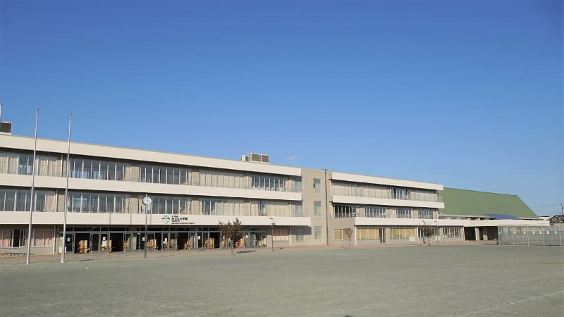 つくば市立みどりの学園義務教育学校。小学1年生から中学3年生まで9年間の一貫教育を実施。2018年に開校したばかり