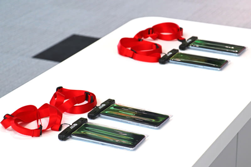 まずは受け付けカウンターで端末「Mulabo!ガイド」を受け取り、ガイダンスを受けてからスタート