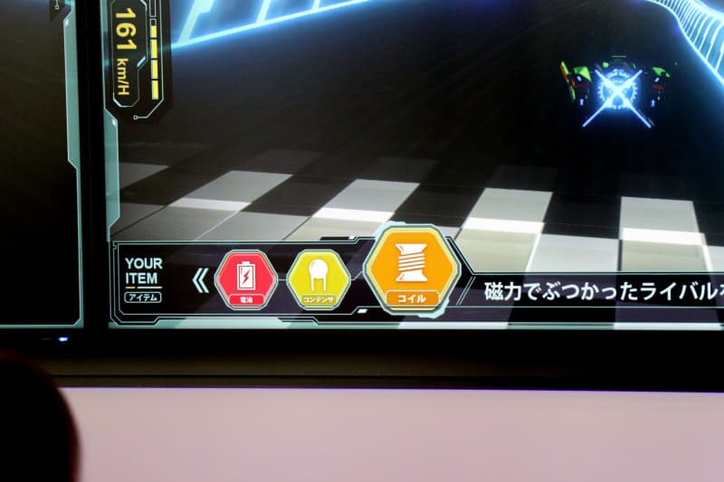 クイズの正解数に応じて、レースが有利になるアイテムが追加される